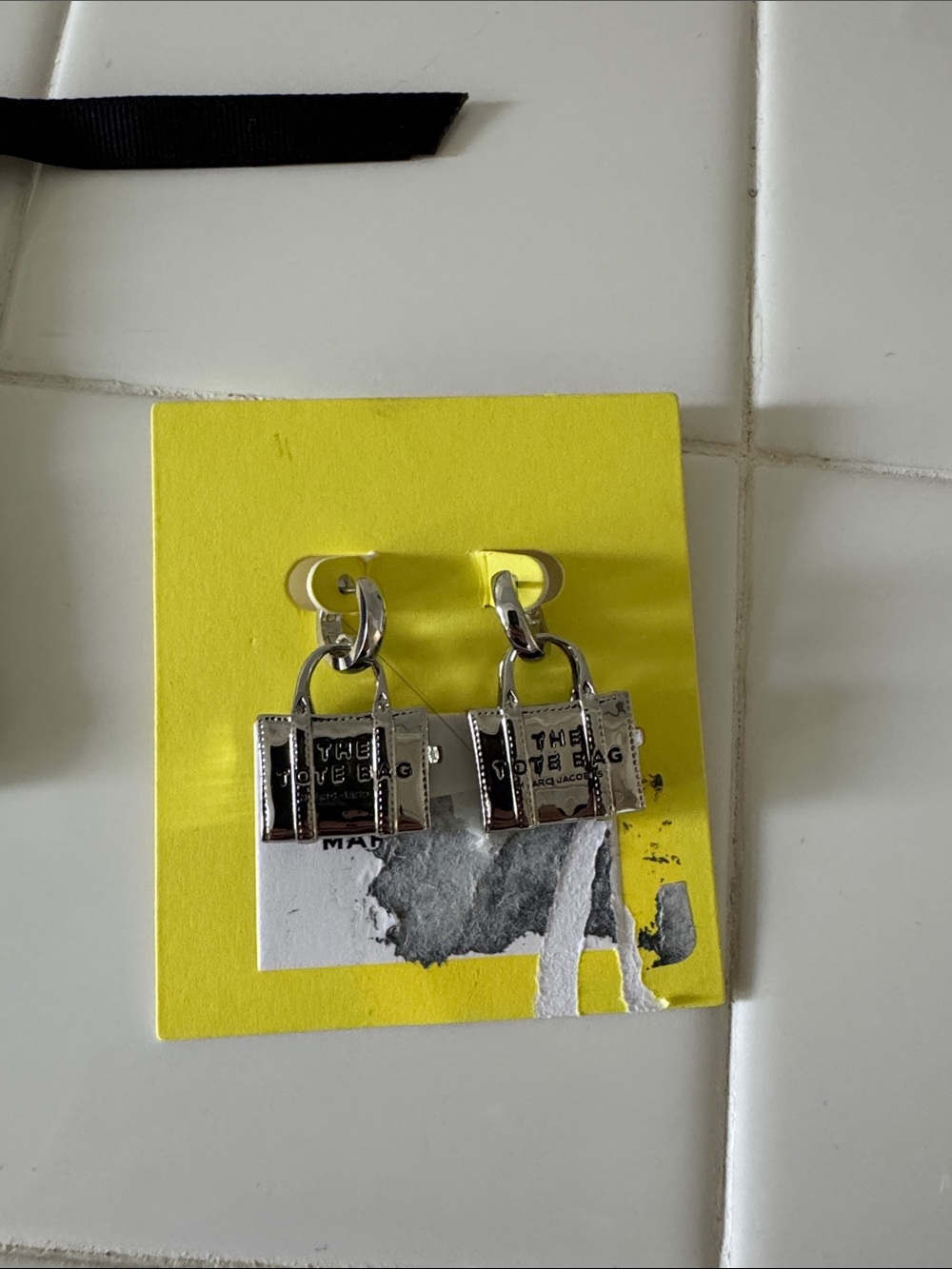 Marc Jacobs Mini Tote Bag Charm Earrings in Silver - Picture 3 of 5